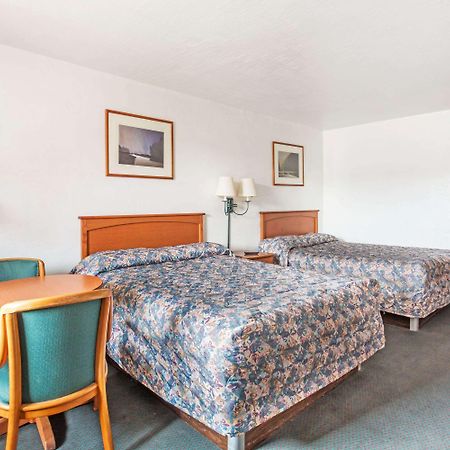 Americas Best Value Inn Wendover Esterno foto