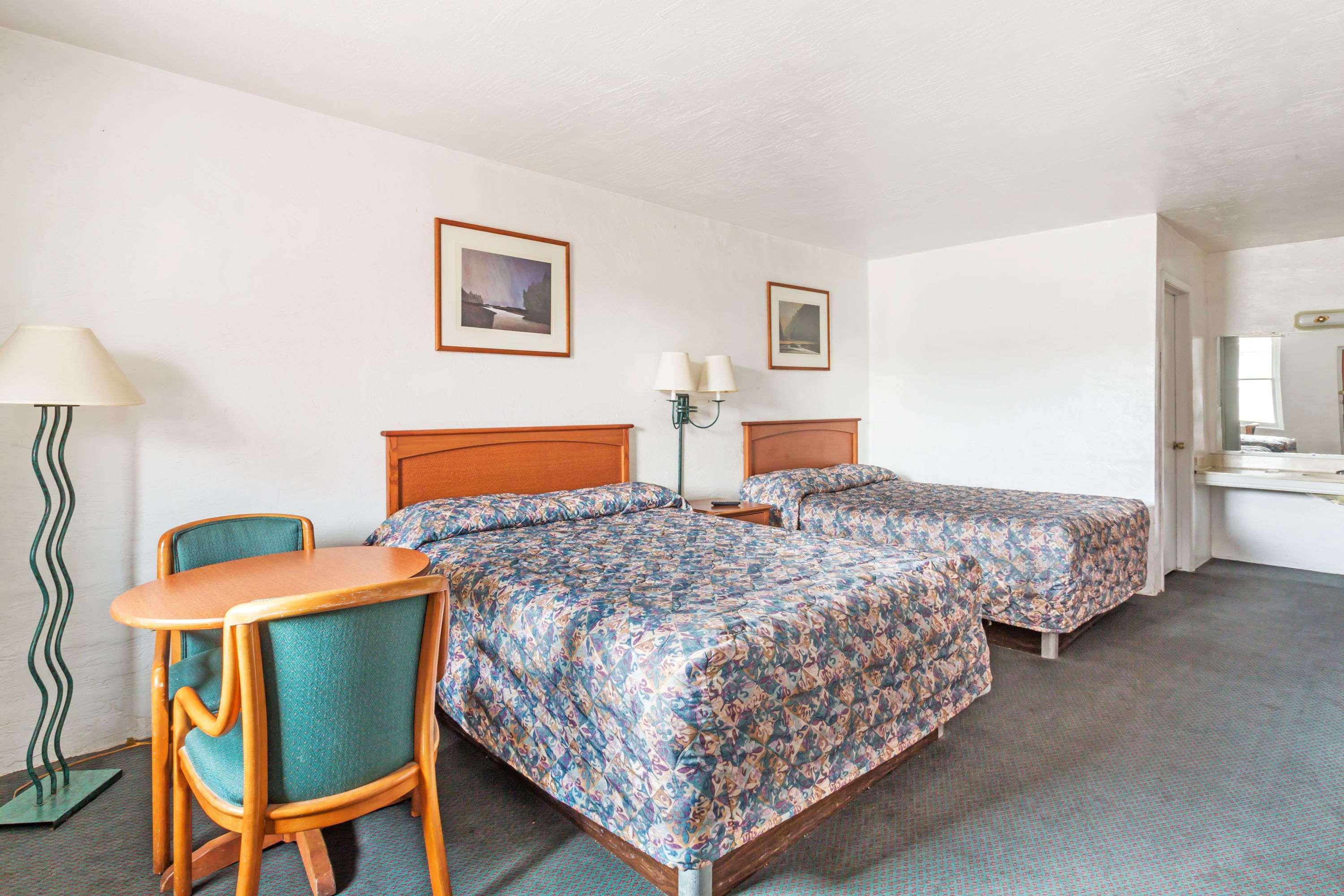 Americas Best Value Inn Wendover Esterno foto