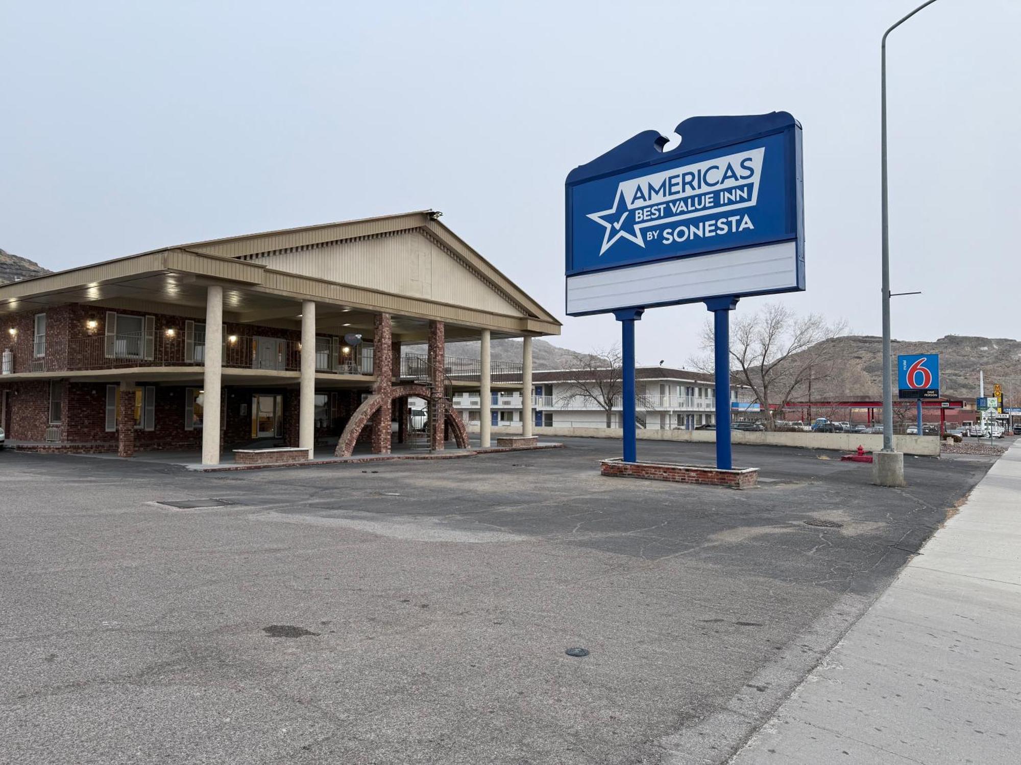 Americas Best Value Inn Wendover Esterno foto