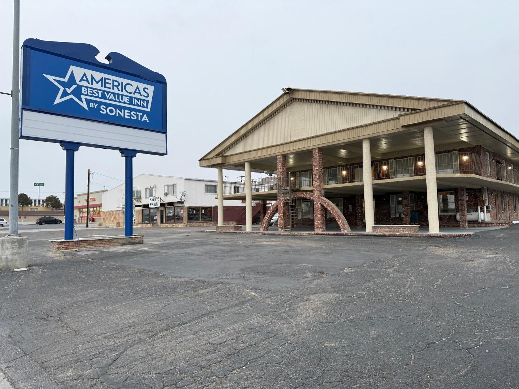 Americas Best Value Inn Wendover Esterno foto